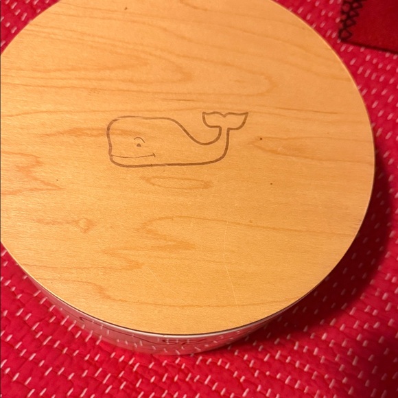 Vineyard Vines White Candle with Whale Logo - Picture 3 of 4